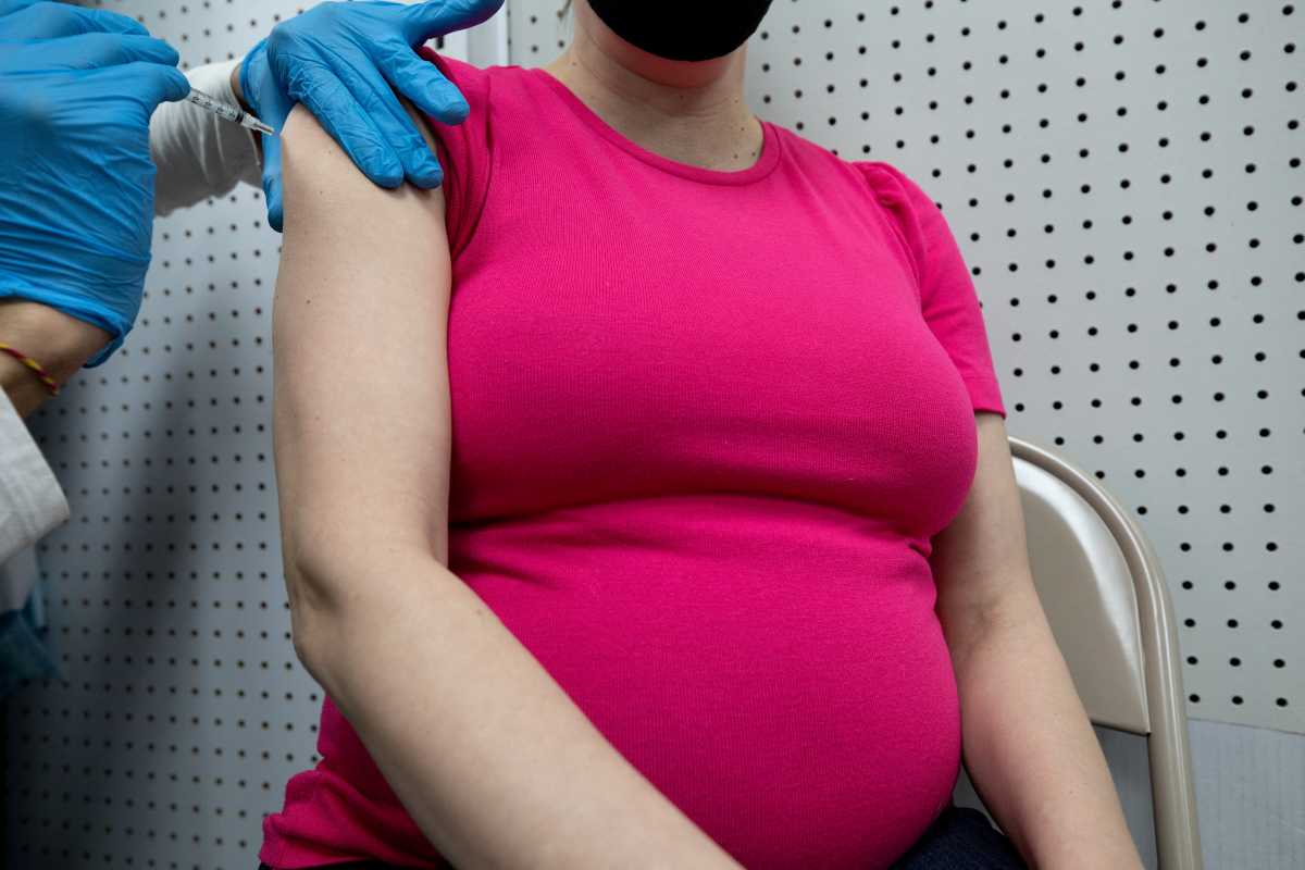 Κορονοϊός και εγκυμοσύνη: Μπορεί να προκαλέσει θανατηφόρες επιπλοκές – Τι δείχνει έρευνα για το εμβόλιο