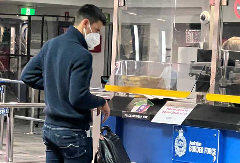 Νόβακ Τζόκοβιτς: Αναχωρεί με βραδινή πτήση από την Μελβούρνη