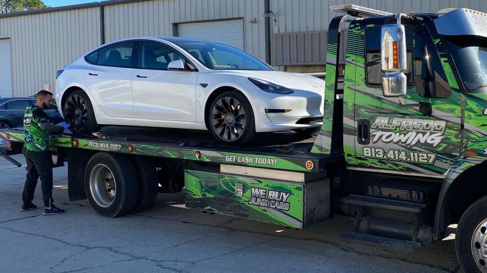 Η Tesla παρέδωσε καινούργιο Model 3 χωρίς φρένα! (video)