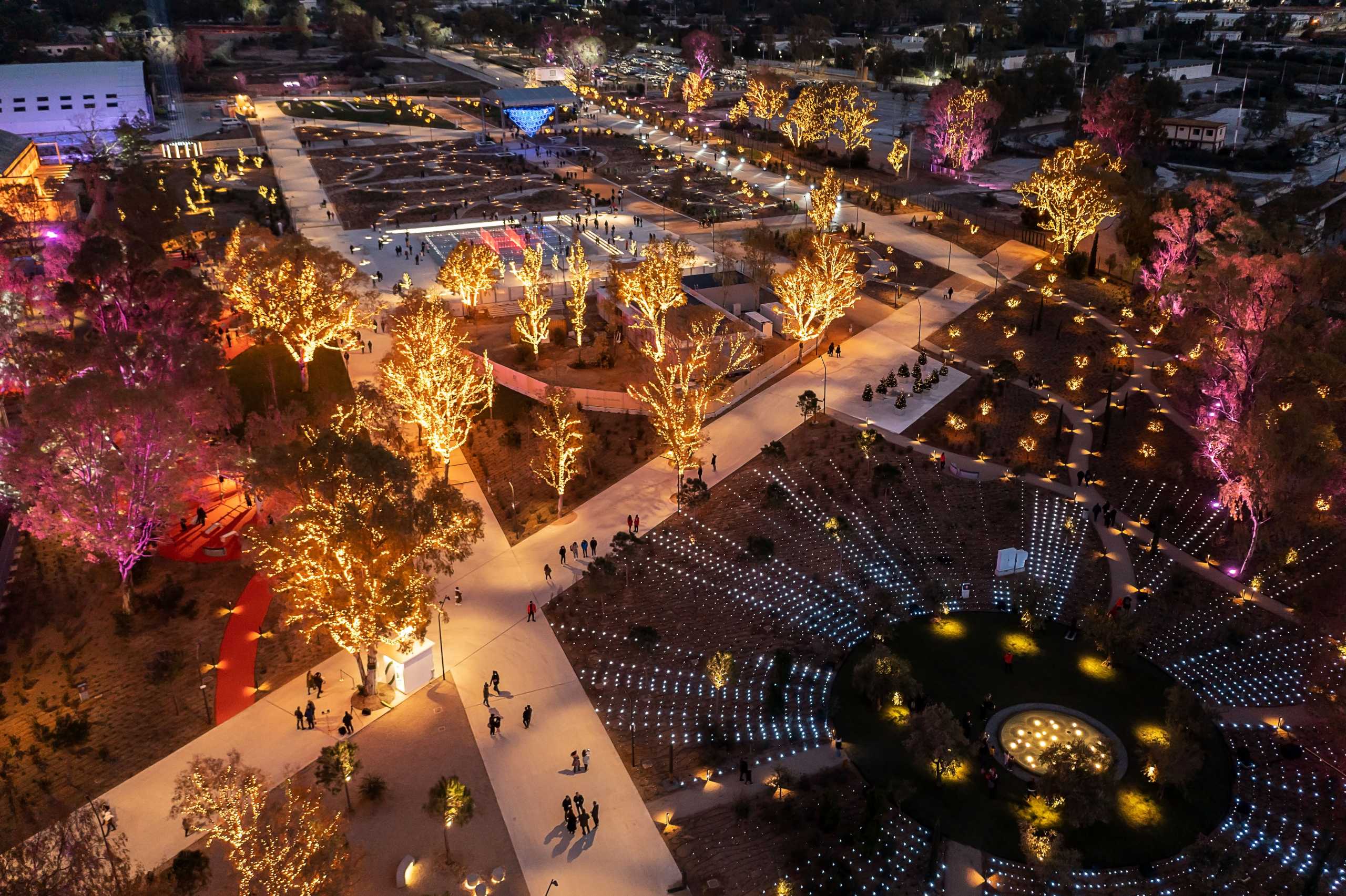 Παραμένει η λαμπερή ατμόσφαιρα στο Experience Park του Ελληνικού,                                  το βιωματικό πάρκο για όλους, που άνοιξε με μεγάλη επιτυχία