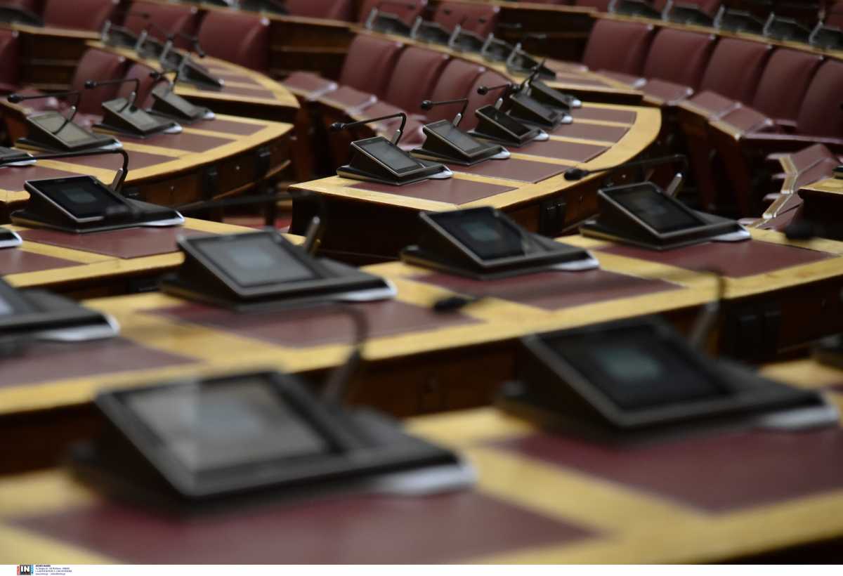 Βουλή: Κόντρες στην Επιτροπή Θεσμών και Διαφάνειας για τις παρακολουθήσεις από την ΕΥΠ