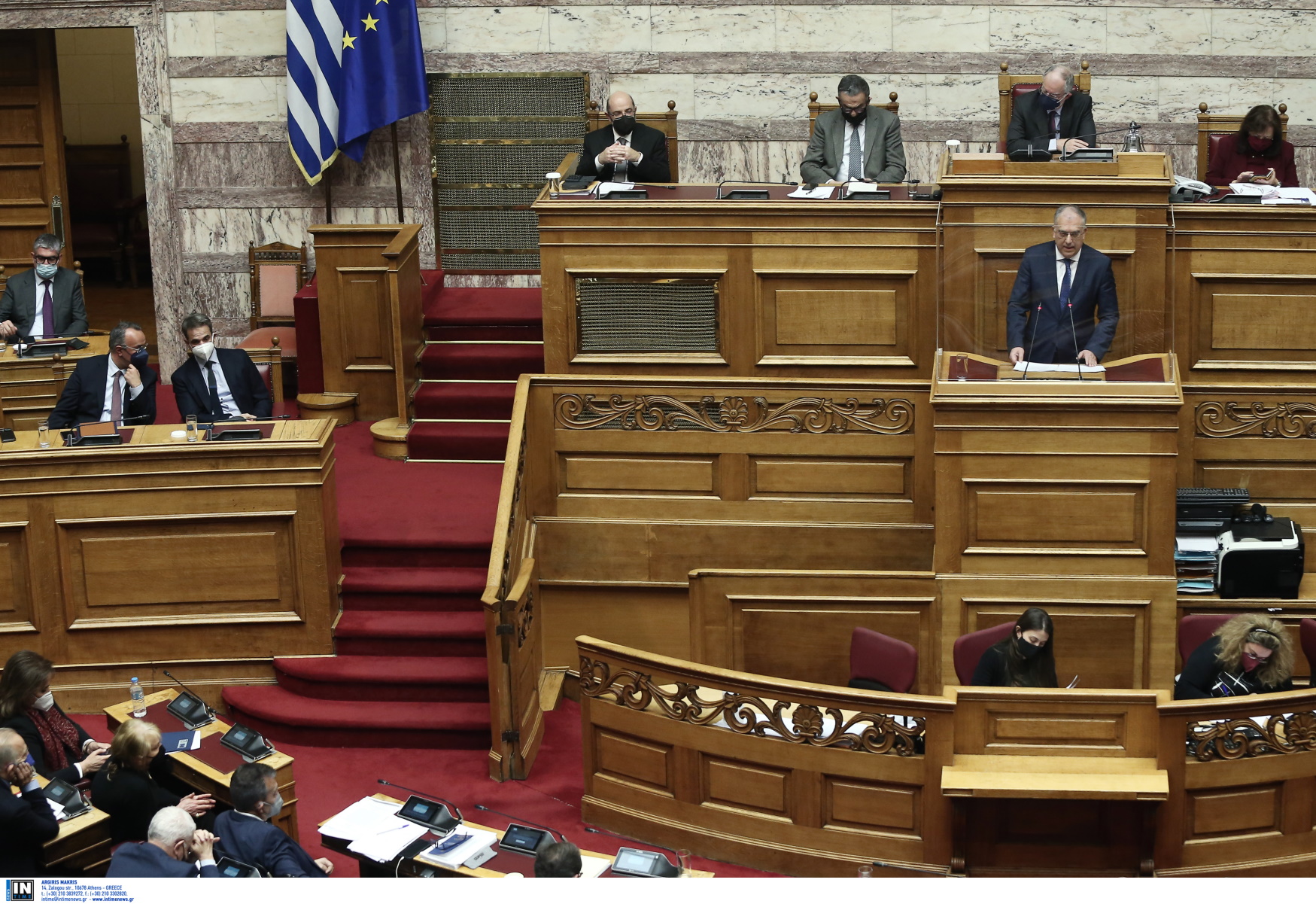 Πρόταση μομφής – Βουλή: Η «πολιτική της απελπισίας» και «η γκλίτσα του τσοπάνη»
