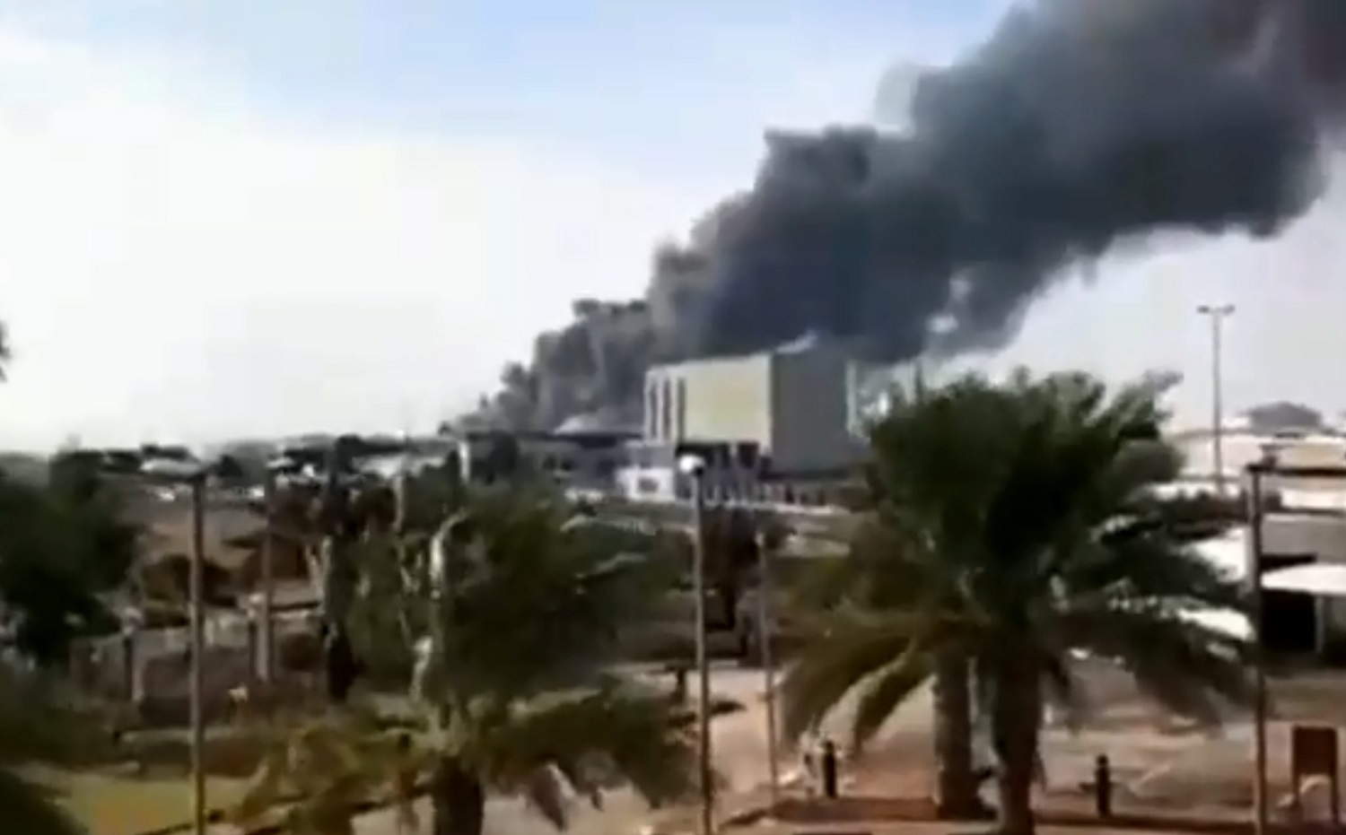 Άμπου Ντάμπι: Εκρήξεις στο αεροδρόμιο – Τρεις νεκροί και έξι τραυματίες
