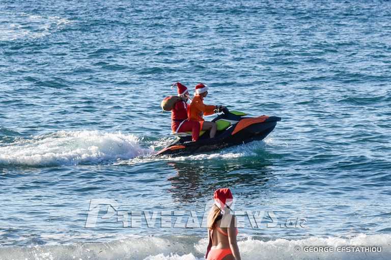 Πρέβεζα: Άγιος Βασίλης με jet ski μοίρασε δώρα σε δεκάδες παιδιά