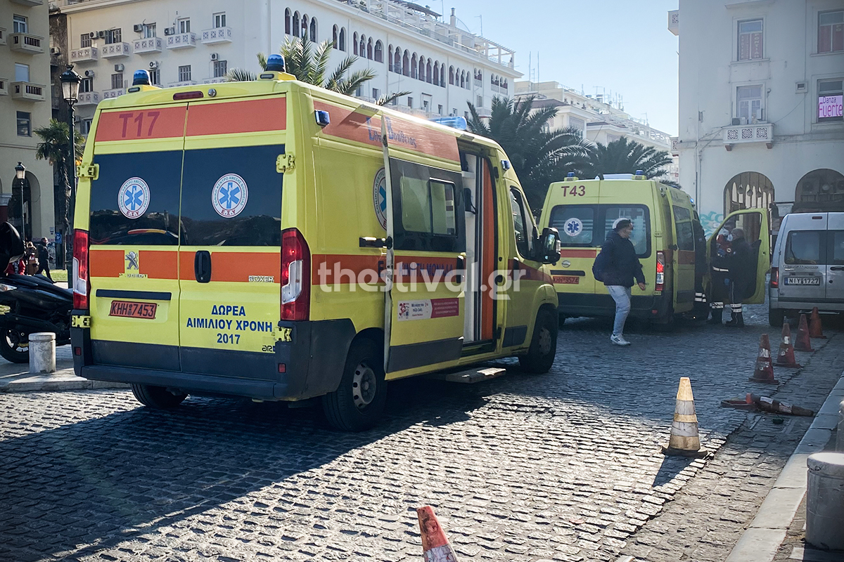 Νεκρός ο άστεγος στο κέντρο της Θεσσαλονίκης – Πληροφορίες ότι πέθανε από το κρύο