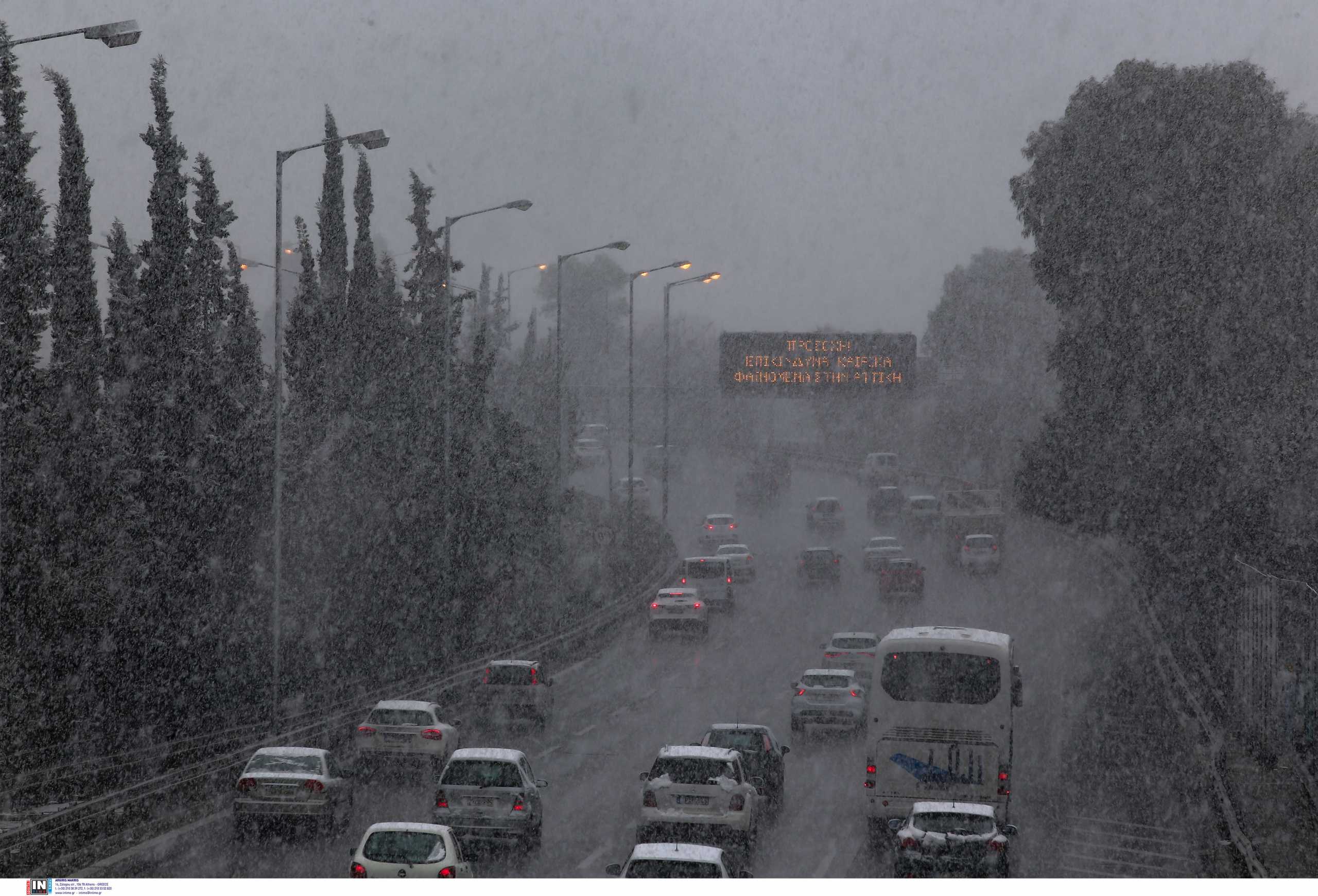 Καιρός: Κλειστή η εθνική Αθηνών – Λαμίας για τα φορτηγά από τη γέφυρα Καλυφτάκη για όσο διαρκεί η κακοκαιρία