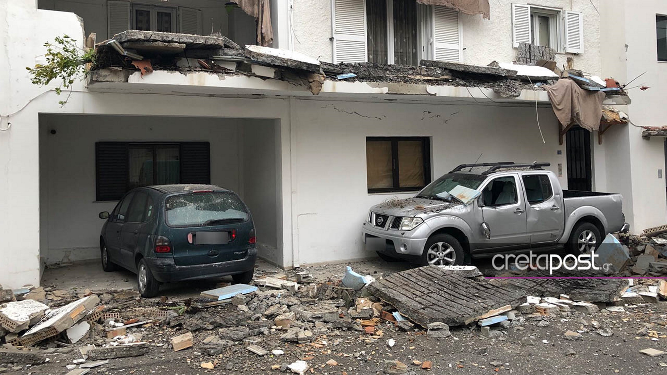 Ηράκλειο: Κατέρρευσε μπαλκόνι σε πολυσύχναστη γειτονιά – Από θαύμα δεν τραυματίστηκε κανείς