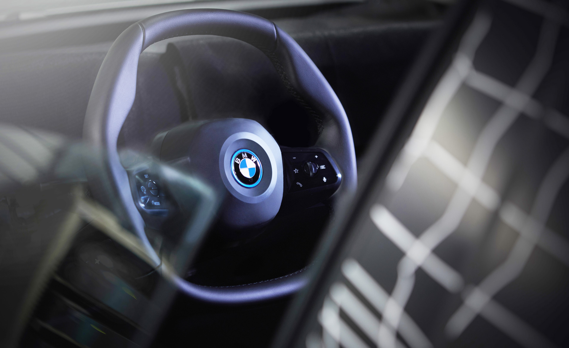 H BMW ετοιμάζει ένα «διαστημικό» τιμόνι για τα μελλοντικά της μοντέλα (pics)