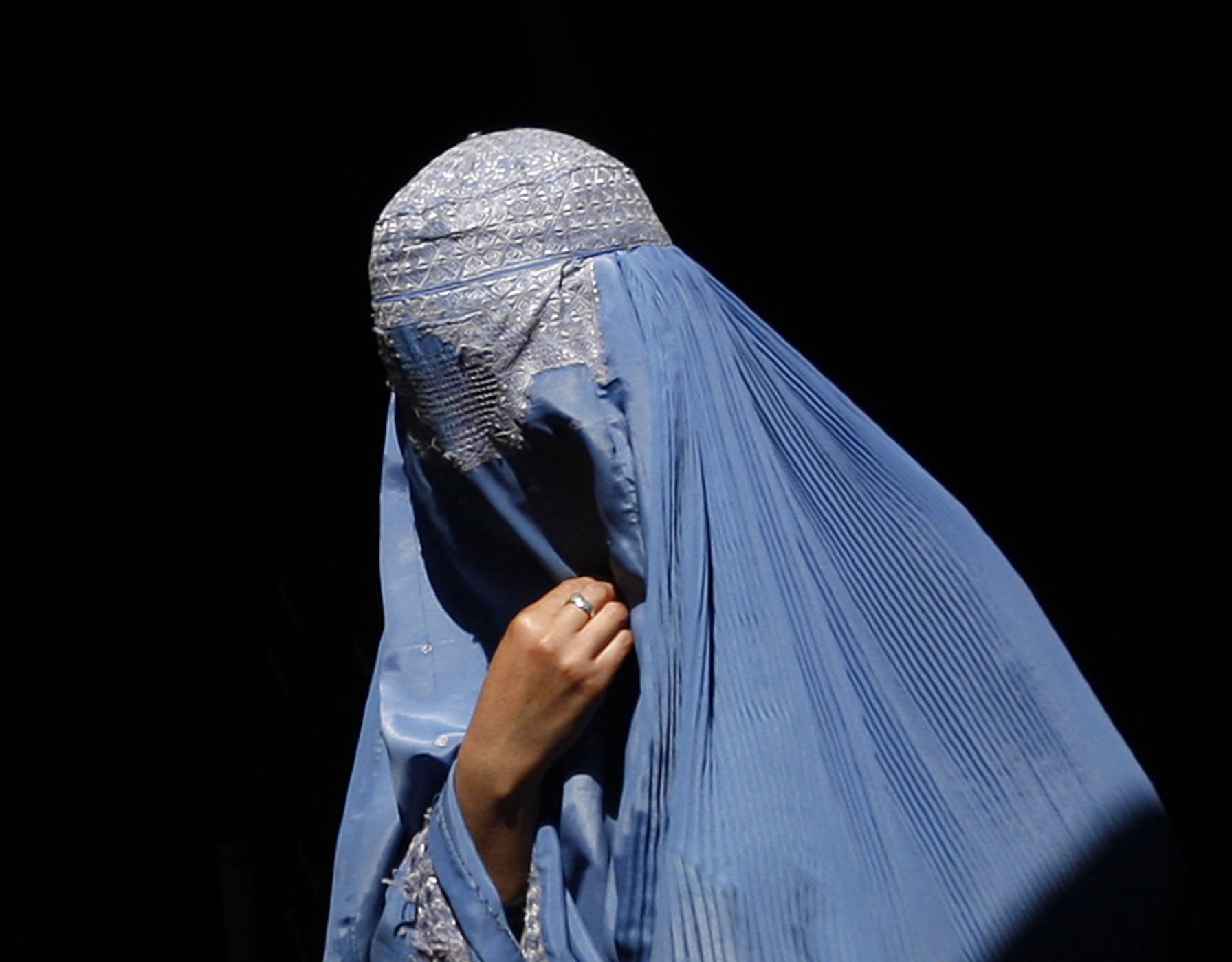 Αφγανιστάν: Οι γυναίκες χάνουν τις δουλειές τους – «Εξαφανίζονται» οι θέσεις εργασίας