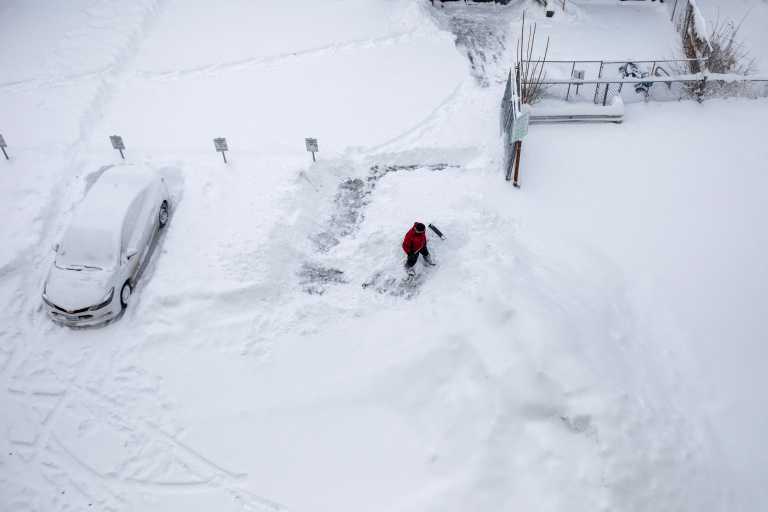 Συναγερμός για χιονοθύελλα στον Καναδά – Στο έλεος της κακοκαιρίας το ανατολικό τμήμα των ΗΠΑ