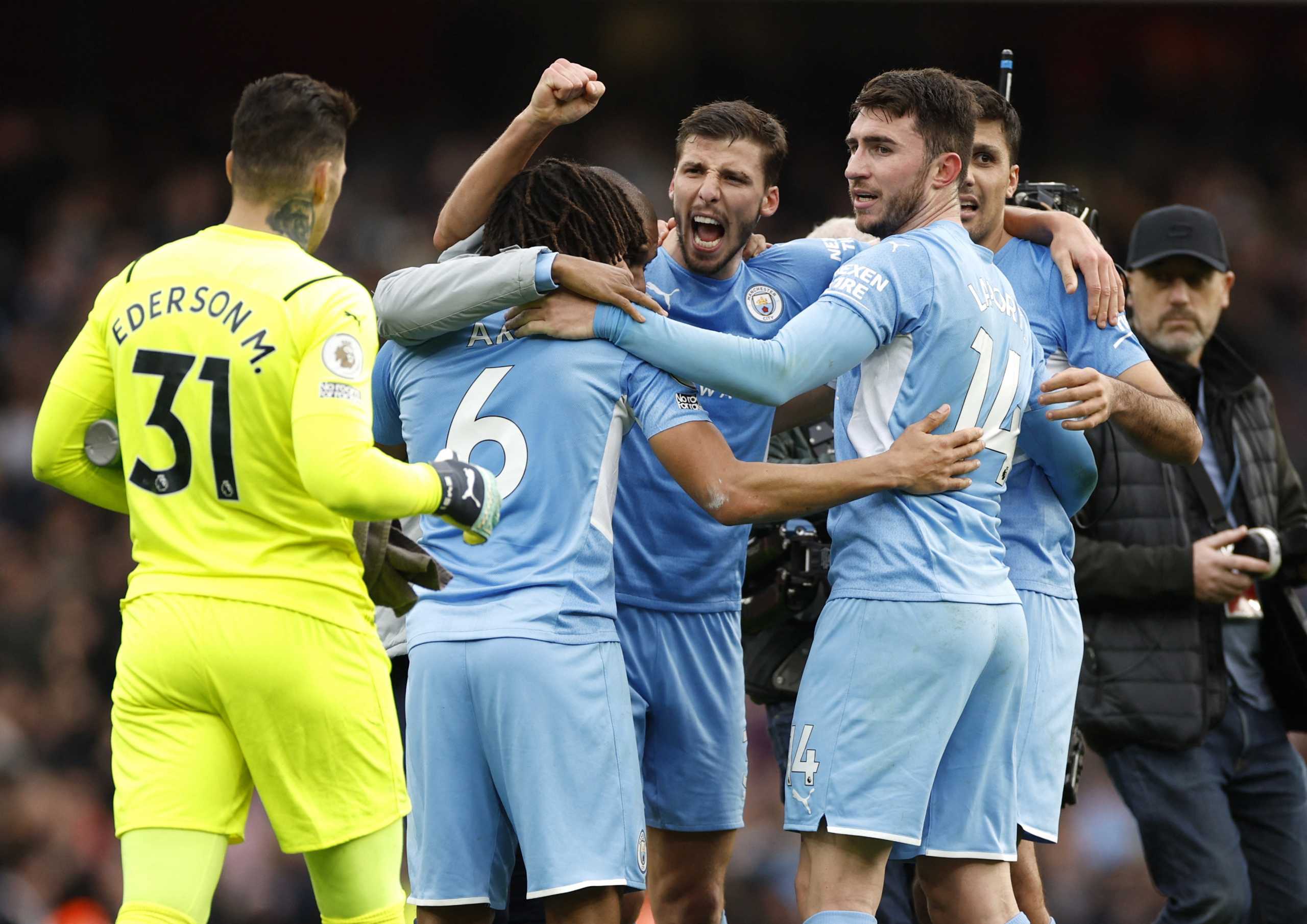 Soccer Football - Premier League - Arsenal v Manchester City - Emirates Stadium, London, Britain - January 1, 2022 Manchester City players celebrate after the match Action Images via Reuters