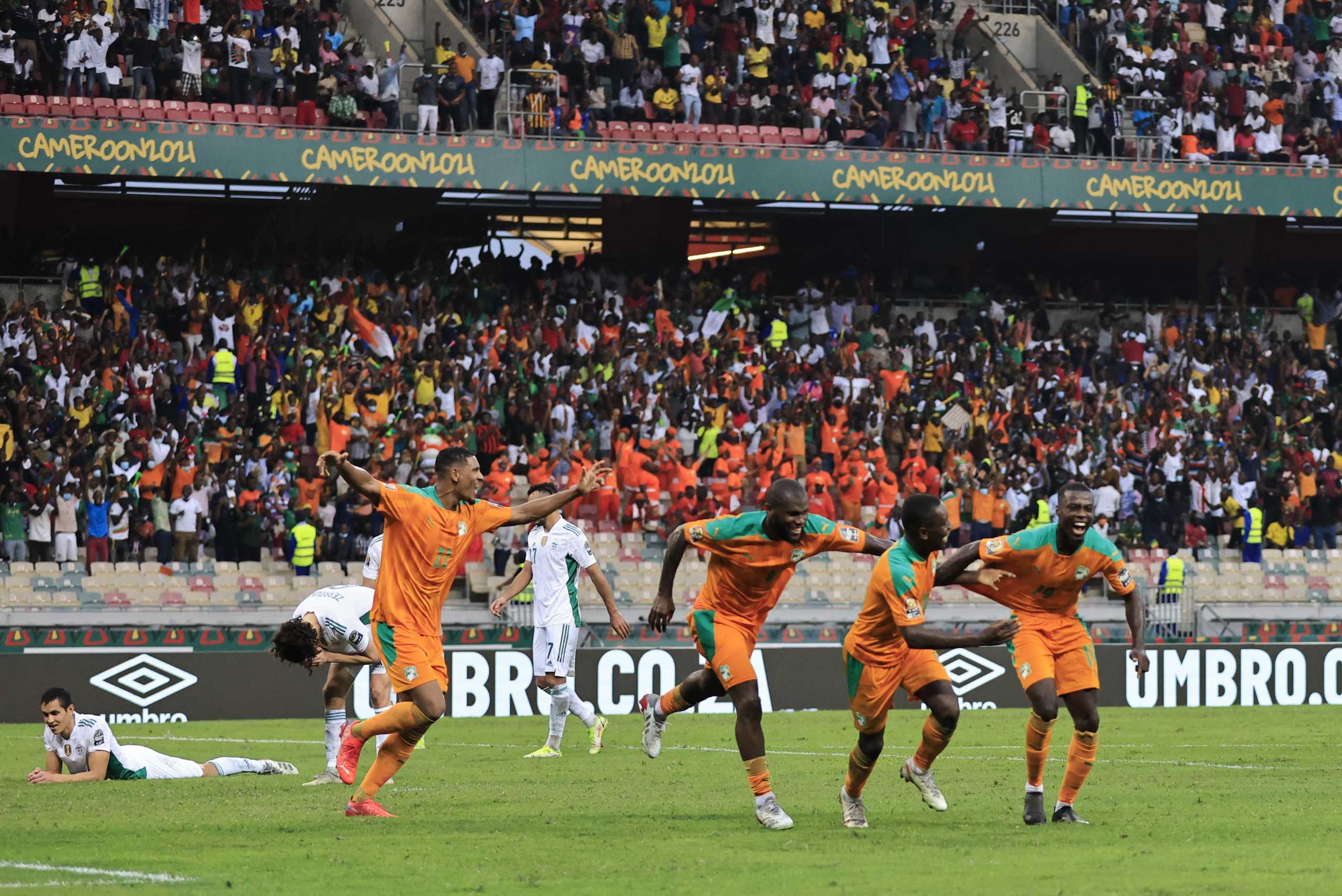 Soccer Football - Africa Cup of Nations - Group E - Ivory Coast v Algeria - Stade de Japoma, Douala, Cameroon - January 20, 2022 Ivory Coast's Nicolas Pepe celebrates scoring their third goal with teammates REUTERS