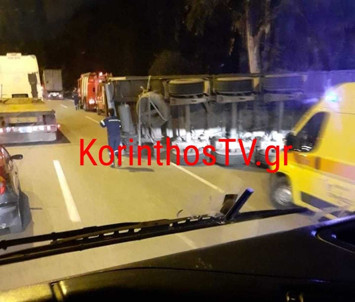 Ανατροπή νταλίκας στη Λεωφόρο Σχιστού