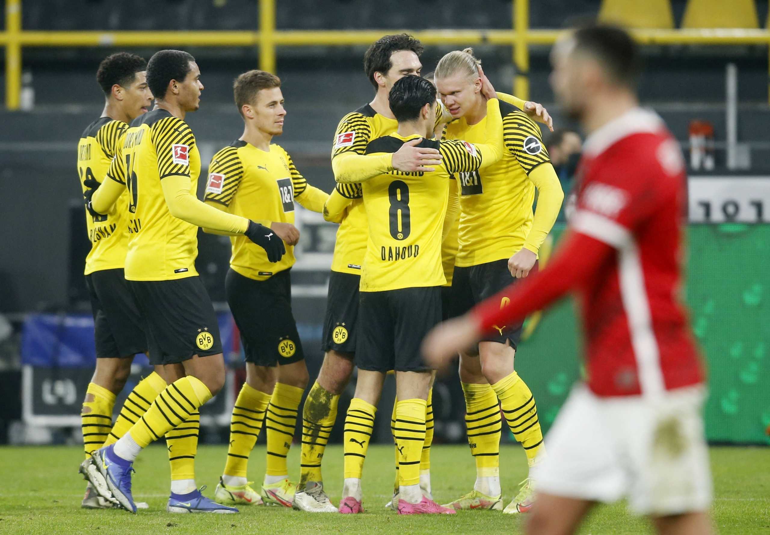 Soccer Football - Bundesliga -Borussia Dortmund v SC Freiburg - Signal Iduna Park, Dortmund, Germany - January 14, 2022 Borussia Dortmund's Erling Braut Haaland celebrates scoring their fourth goal with teammates REUTERS