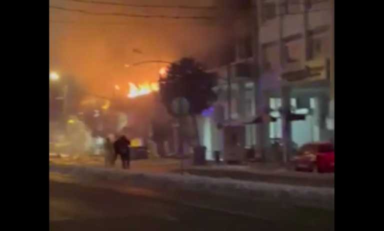 Τα πρώτα λεπτά μετά την πανίσχυρη έκρηξη στη Συγγρού - Φωτιά και χάος παντού