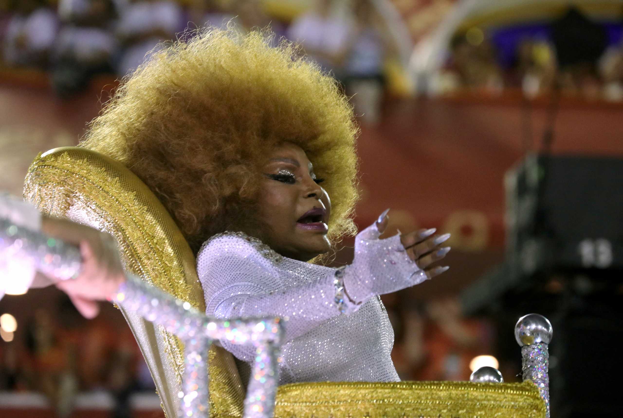 FILE PHOTO: Brazilian singer Elza Soares performs with Mocidade samba school during the second night of the Carnival parade at the Sambadrome in Rio de Janeiro, Brazil February 25, 2020. REUTERS