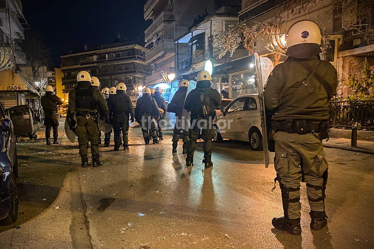 Θεσσαλονίκη: Οπαδοί επιτέθηκαν σε διμοιρία των ΜΑΤ