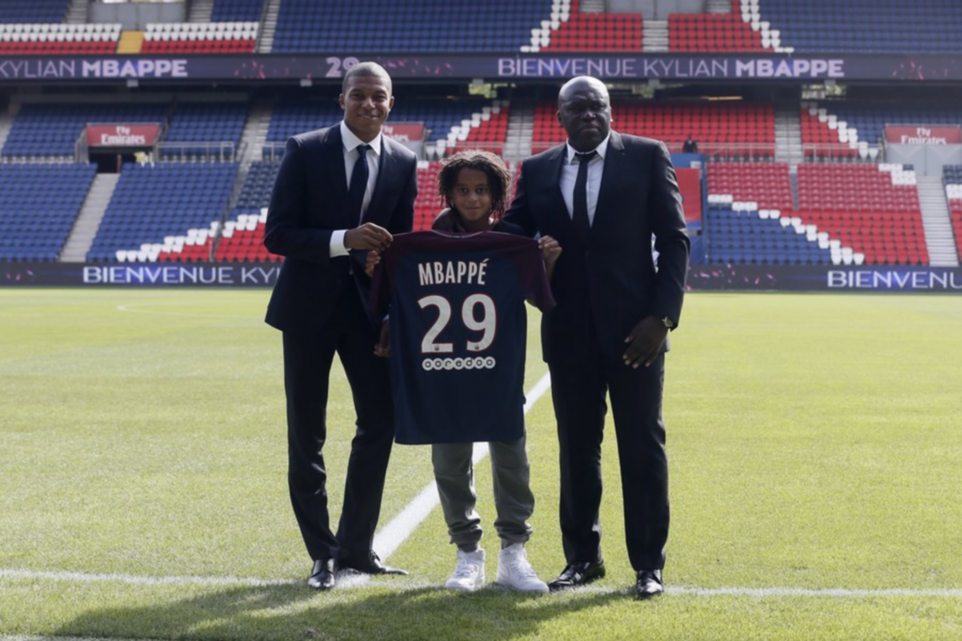 epa06187588 New player of Paris Saint Germain Kylian Mbappe (L) poses with his father Wilfried Mbappe (R) and brother Ethan Mbappe (C) during his presentation in Paris, France, 06 September 2017. The 18-year-old France forward moved on a season-long loan from AS Monaco to PSG with an option to make the transfer permanent at the end of the season.  EPA