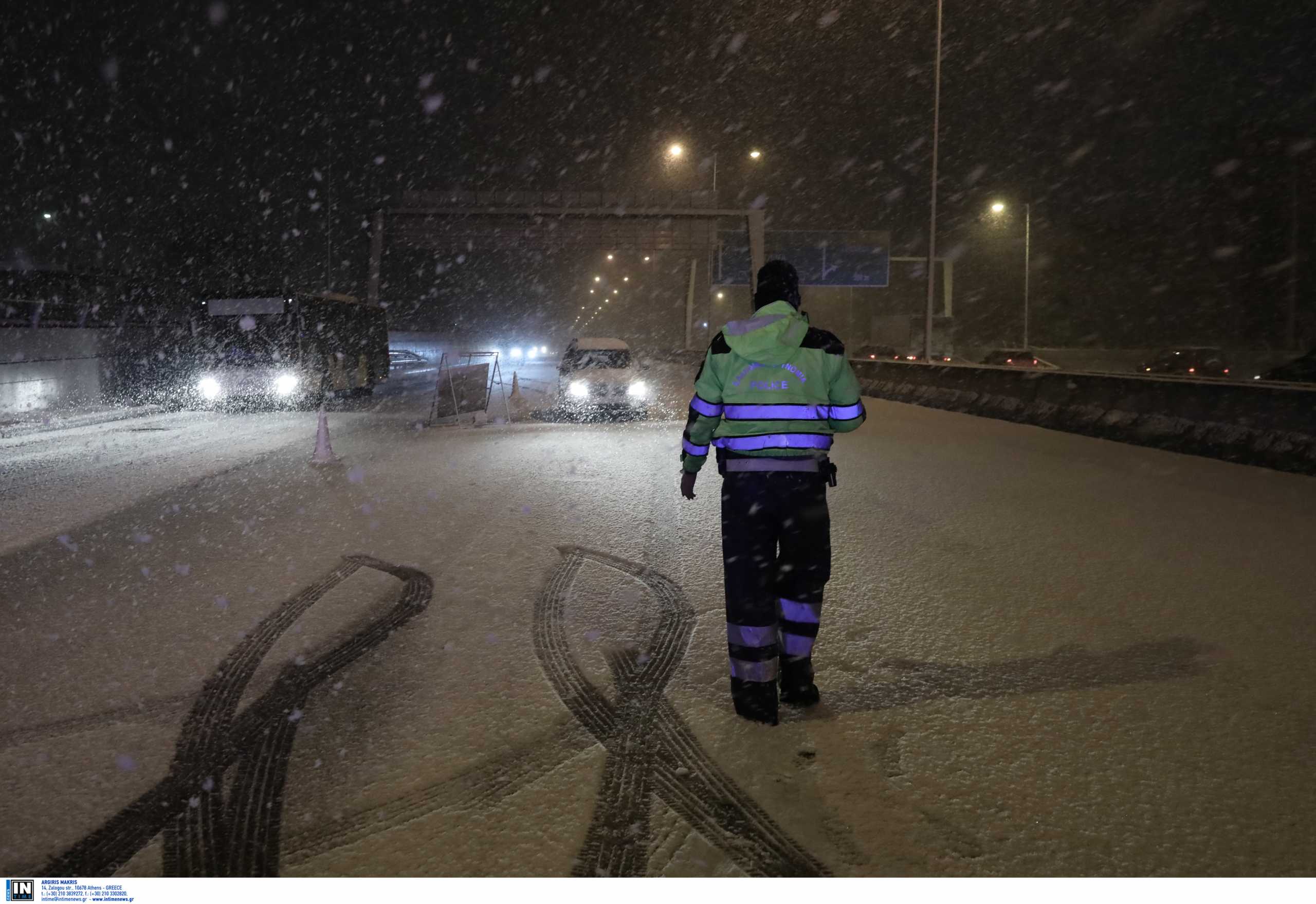 Κακοκαιρία Ελπίδα: Έκλεισε η εθνική οδός Αθηνών – Λαμίας στο ύψος της λεωφόρου Αθηνών