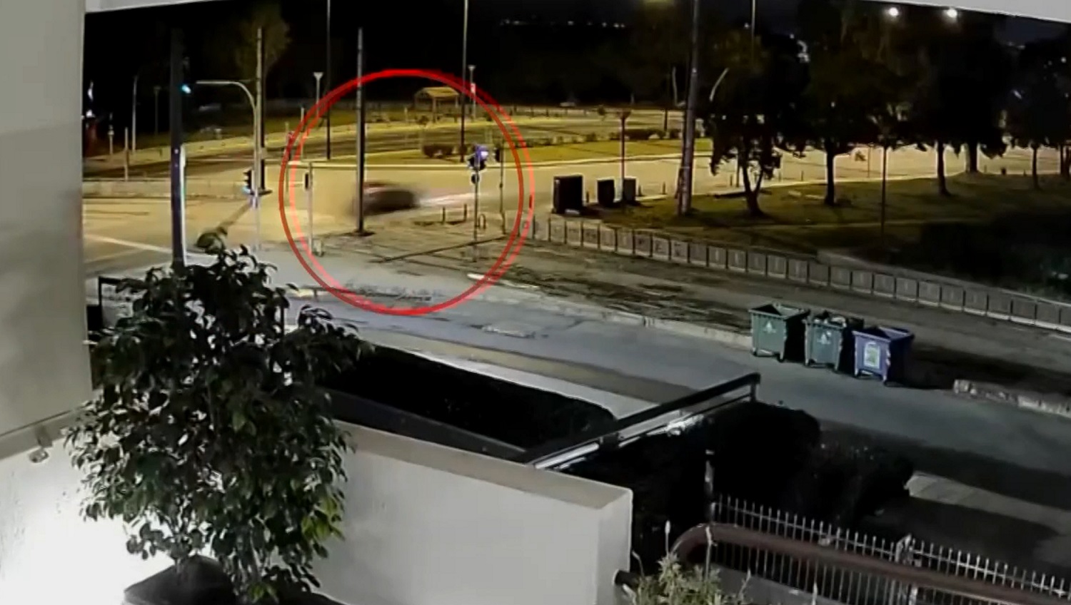 Τροχαίο στη Γλυφάδα: Βίντεο ντοκουμέντο με 21χρονο να τρέχει με 180 χλμ. σε κόντρα – Έπεσε σε κολόνα