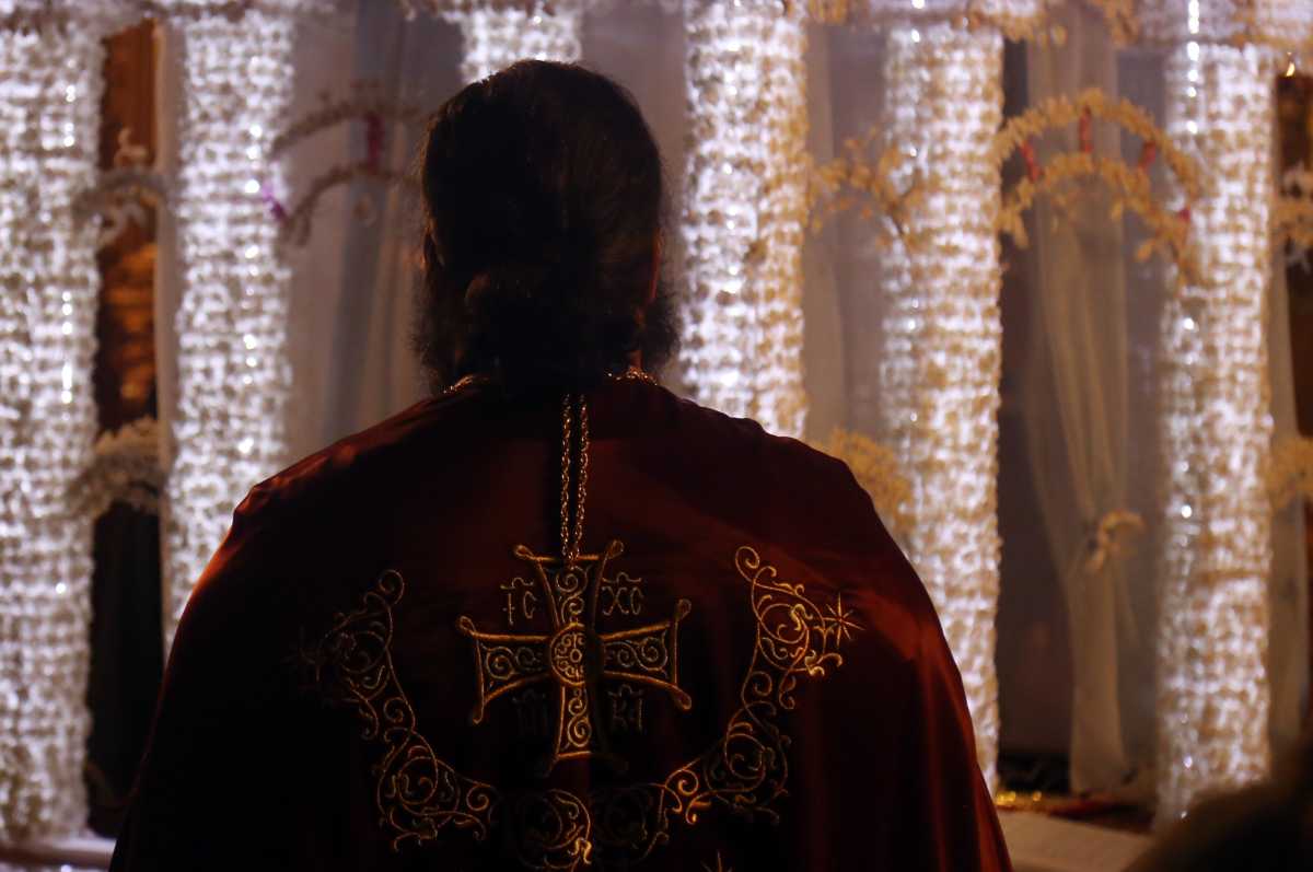 Άρτα: Ιερέας πλακώθηκε στο ξύλο για τα μάτια της παπαδιάς – Η ανακοίνωση της Μητρόπολης