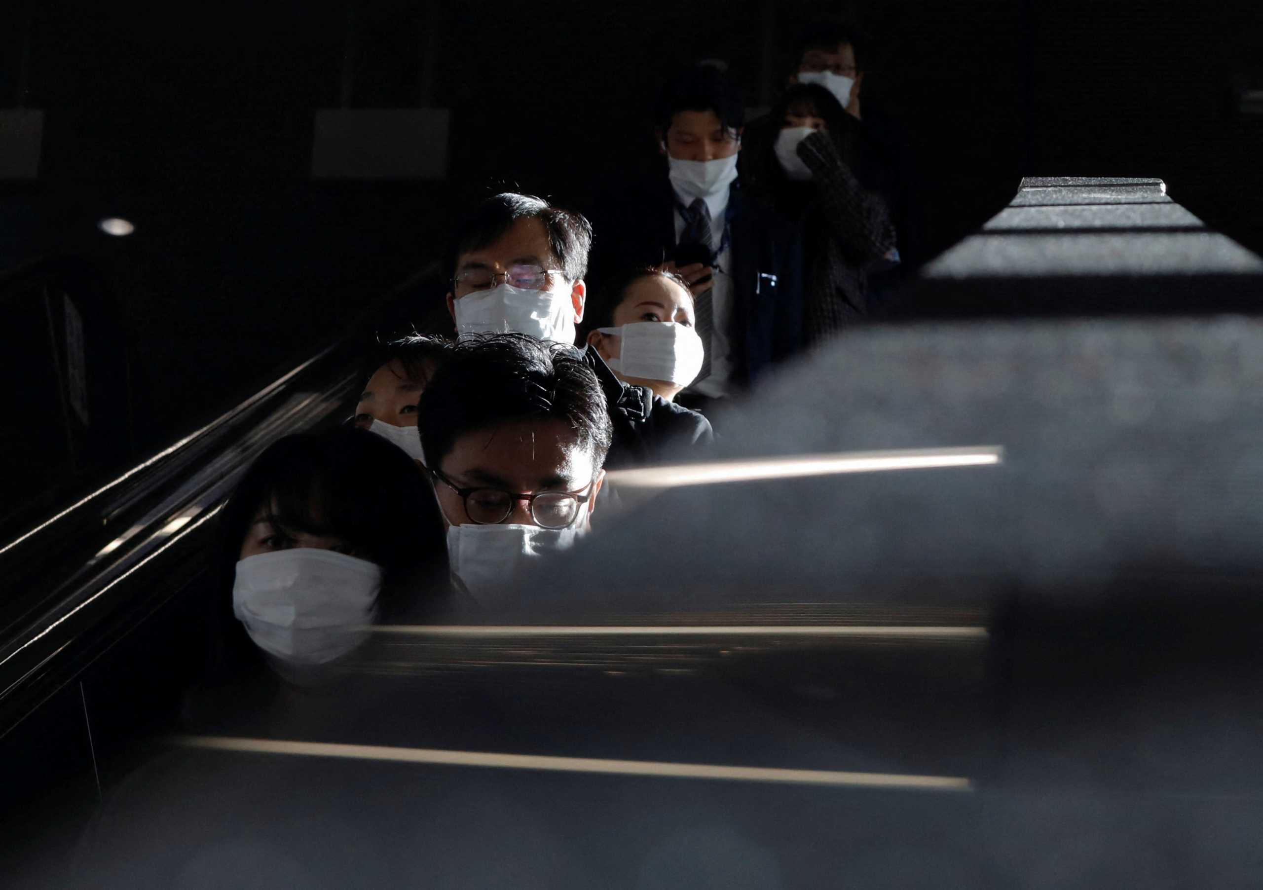 Passengers wearing protective face masks are pictured at a train station, amid the coronavirus disease (COVID-19) pandemic, in Tokyo, Japan, January 7, 2022. REUTERS