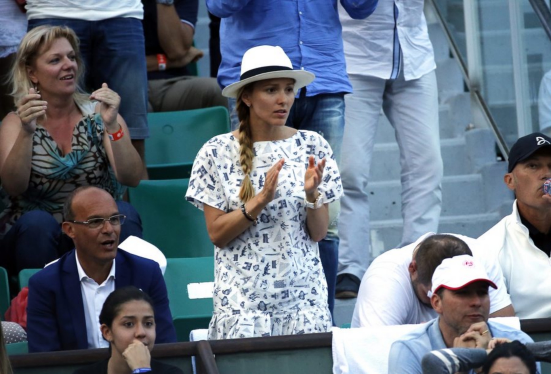 epa04784993 Jelena Djokovic, wife of Novak Djokovic of Serbia, watching him playing Andy Murray of Britain during their semifinal match for the French Open tennis tournament at Roland Garros in Paris, France, 05 June 2015.  EPA