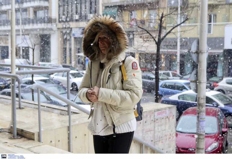 Καιρός σήμερα: Βροχερή Τσικνοπέμπτη στην Αττική, ηλιόλουστη στη Θεσσαλονίκη – Πού θα χιονίσει