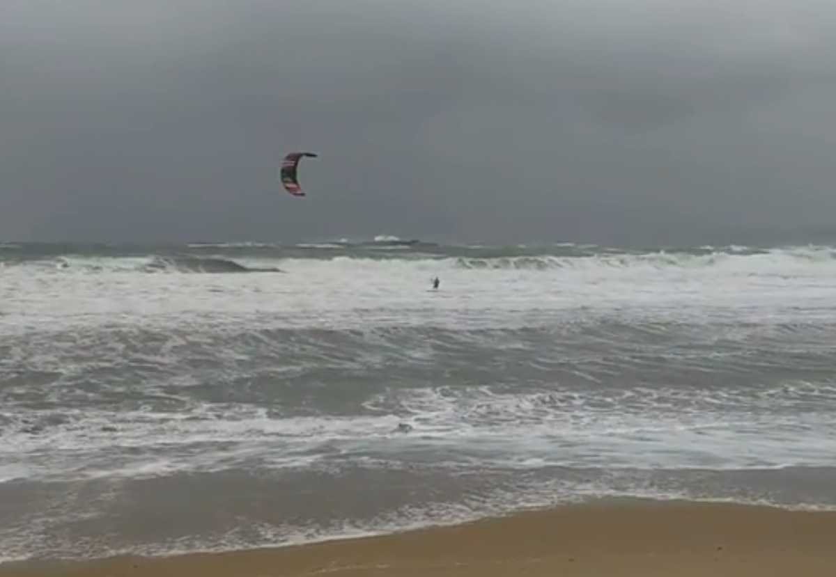 Χανιά: Βγήκε για kitesurfing στην καρδιά της κακοκαιρίας «Διομήδης»