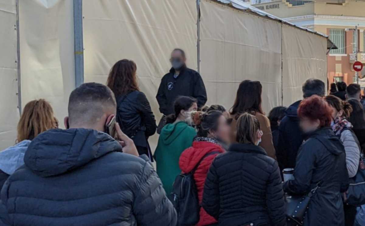 Κορονοϊός: Μεγάλες ουρές για rapid test σε Θεσσαλία και Κρήτη – Πολλοί με συμπτώματα της Όμικρον