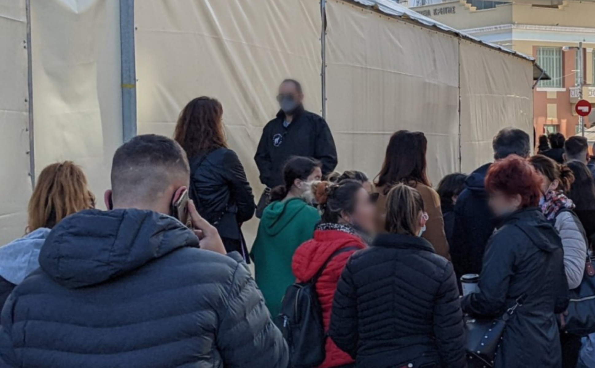 Κορονοϊός: Μεγάλες ουρές για rapid test σε Θεσσαλία και Κρήτη – Πολλοί με συμπτώματα της Όμικρον