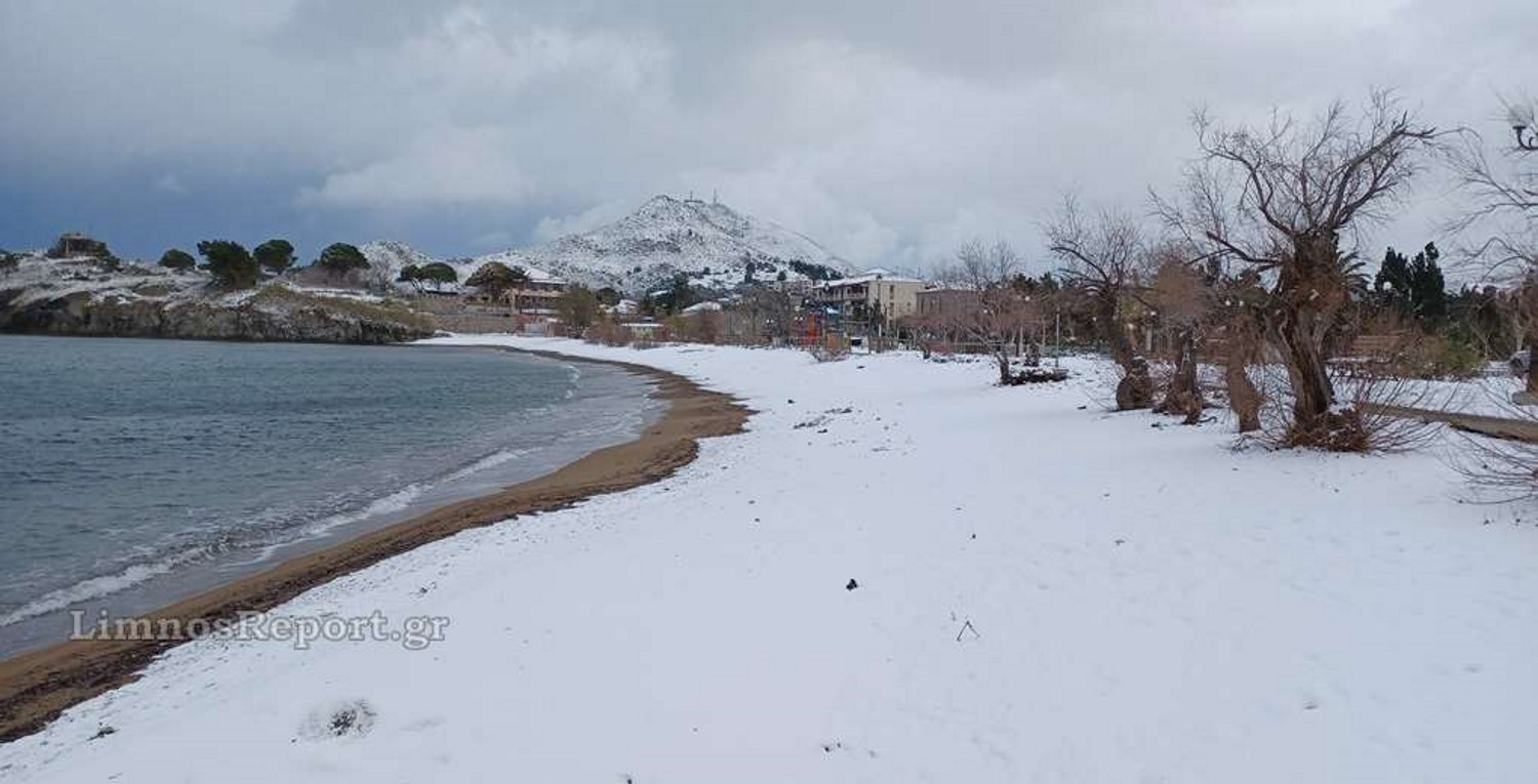 Καιρός – Λήμνος: Πυκνό χιόνι έχει καλύψει μέχρι και τις παραλίες