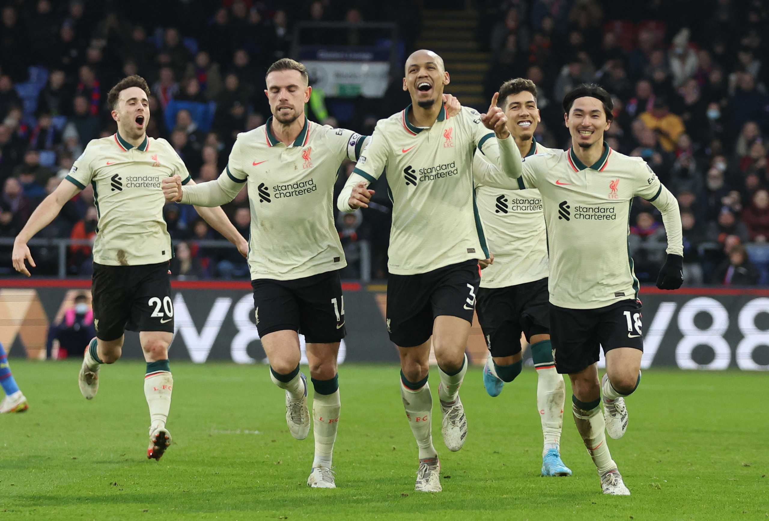 Soccer Football - Premier League - Crystal Palace v Liverpool - Selhurst Park, London, Britain - January 23, 2022 Liverpool's Fabinho celebrates scoring their third goal with Diogo Jota, Jordan Henderson, Roberto Firmino and Takumi Minamino REUTERS