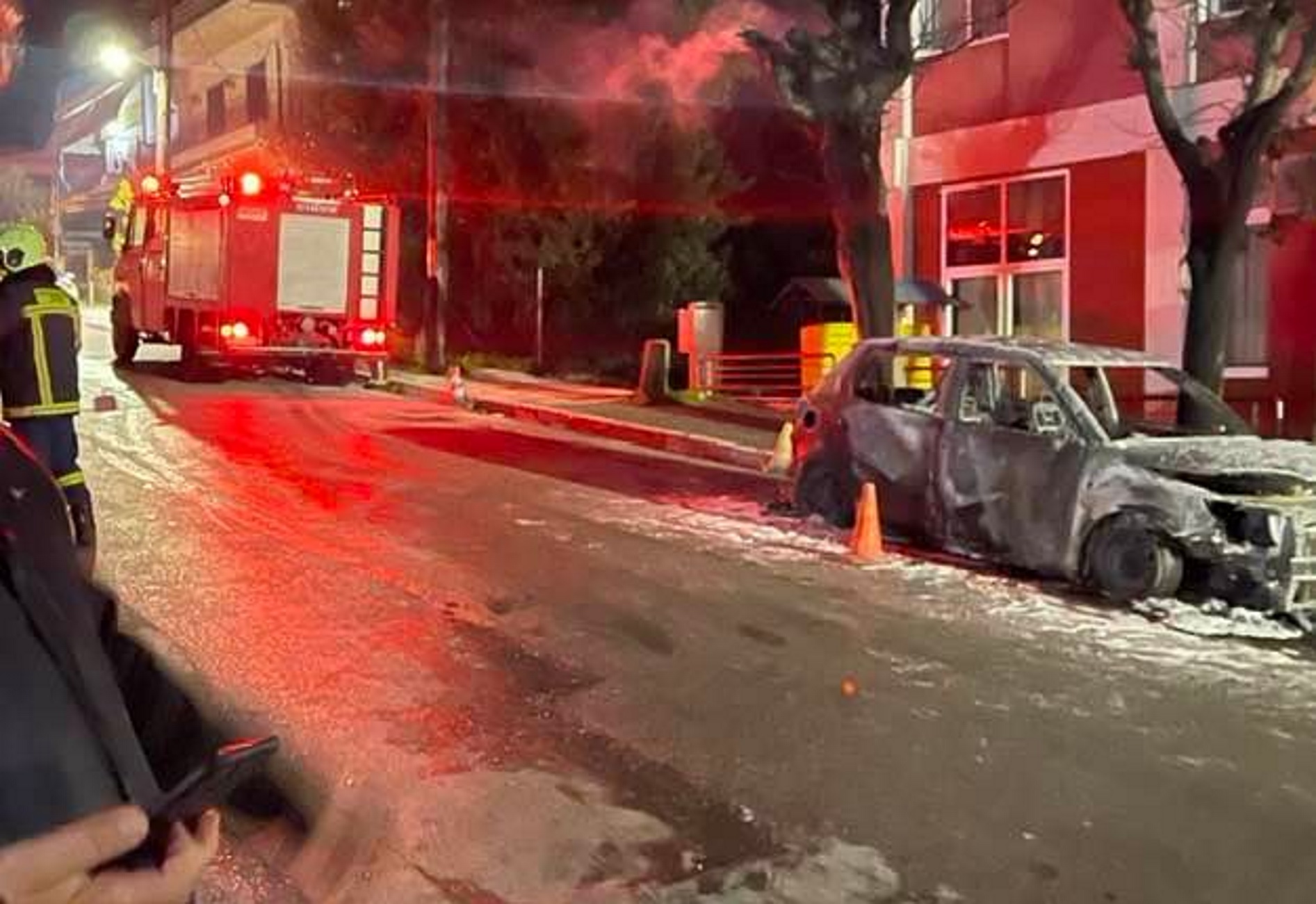 Θεσσαλονίκη: Ξέσπασμα για την καταδρομική επίθεση με μολότοφ στο δημαρχείο Θερμαϊκού