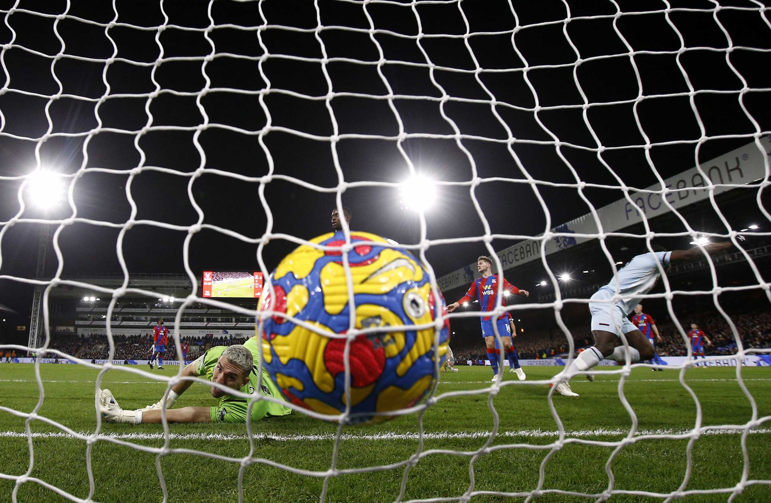 Soccer Football - Premier League - Crystal Palace v West Ham United - Selhurst Park, London, Britain - January 1, 2022 West Ham United's Michail Antonio scores their first goal past Crystal Palace's Vicente Guaita REUTERS