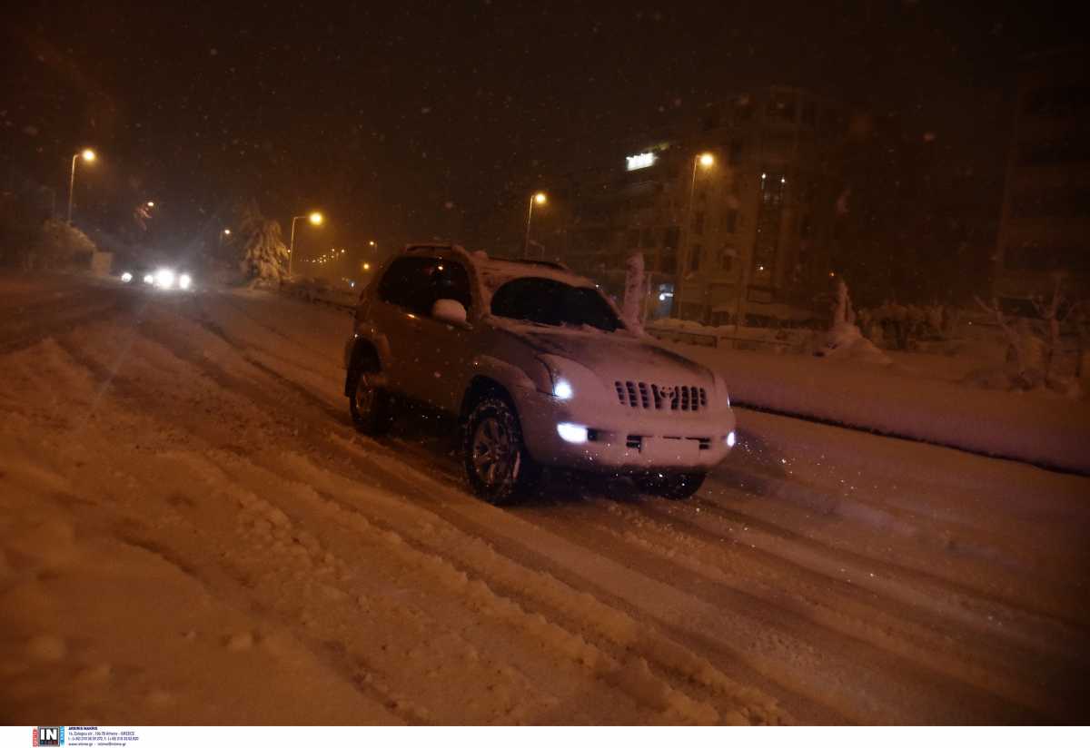 Οδήγηση με χιόνι και πάγο: Τι προσέξετε στο αυτοκίνητο πριν και κατά τη διάρκεια της διαδρομής