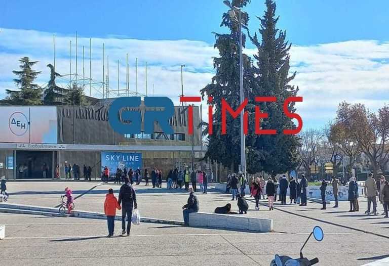 Θεσσαλονίκη: Ουρές και πολύωρη αναμονή για rapid test στη ΔΕΘ