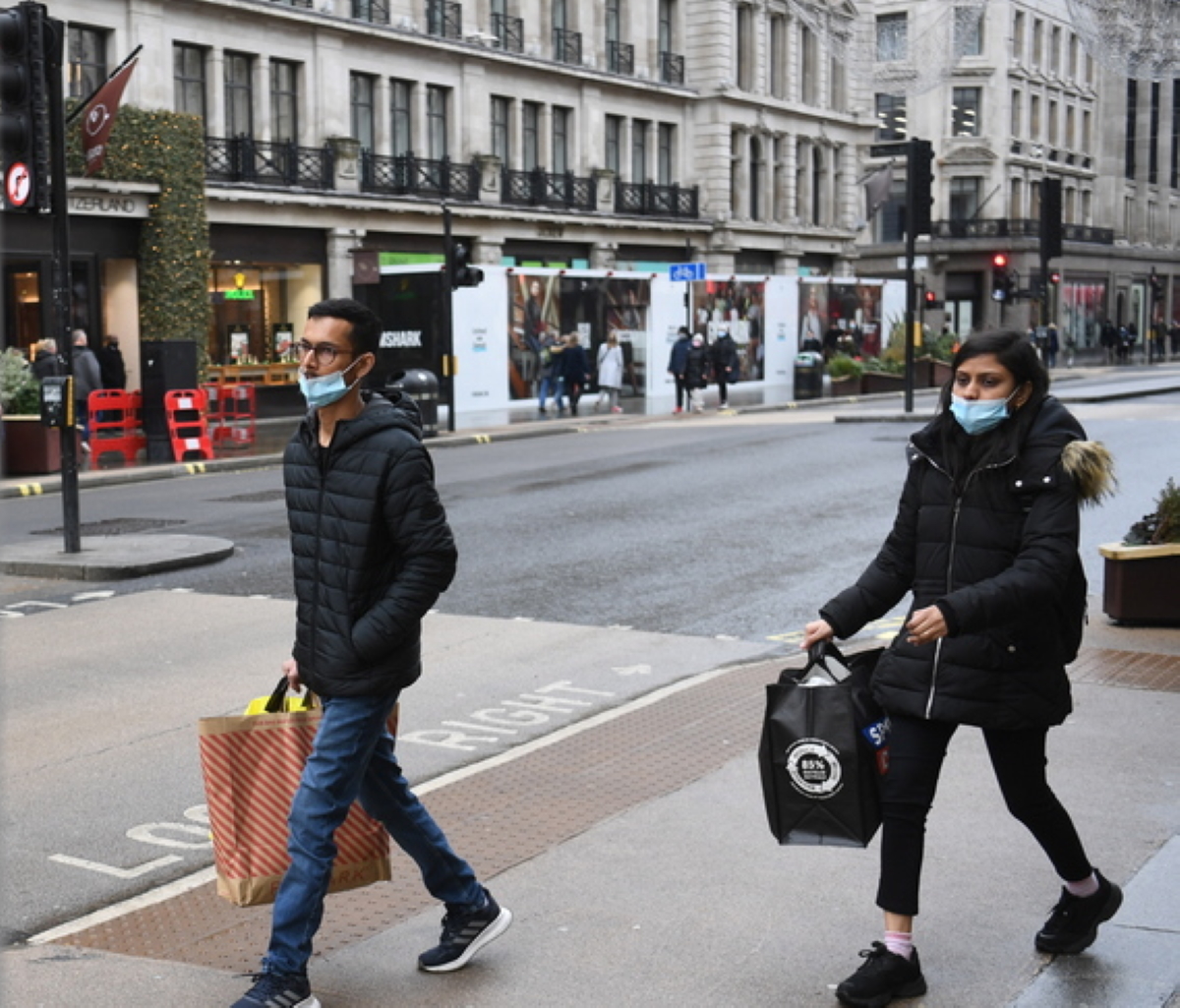 Βρετανία: Η Oxford Street, ο πιο δημοφιλής εμπορικός δρόμος της Ευρώπης