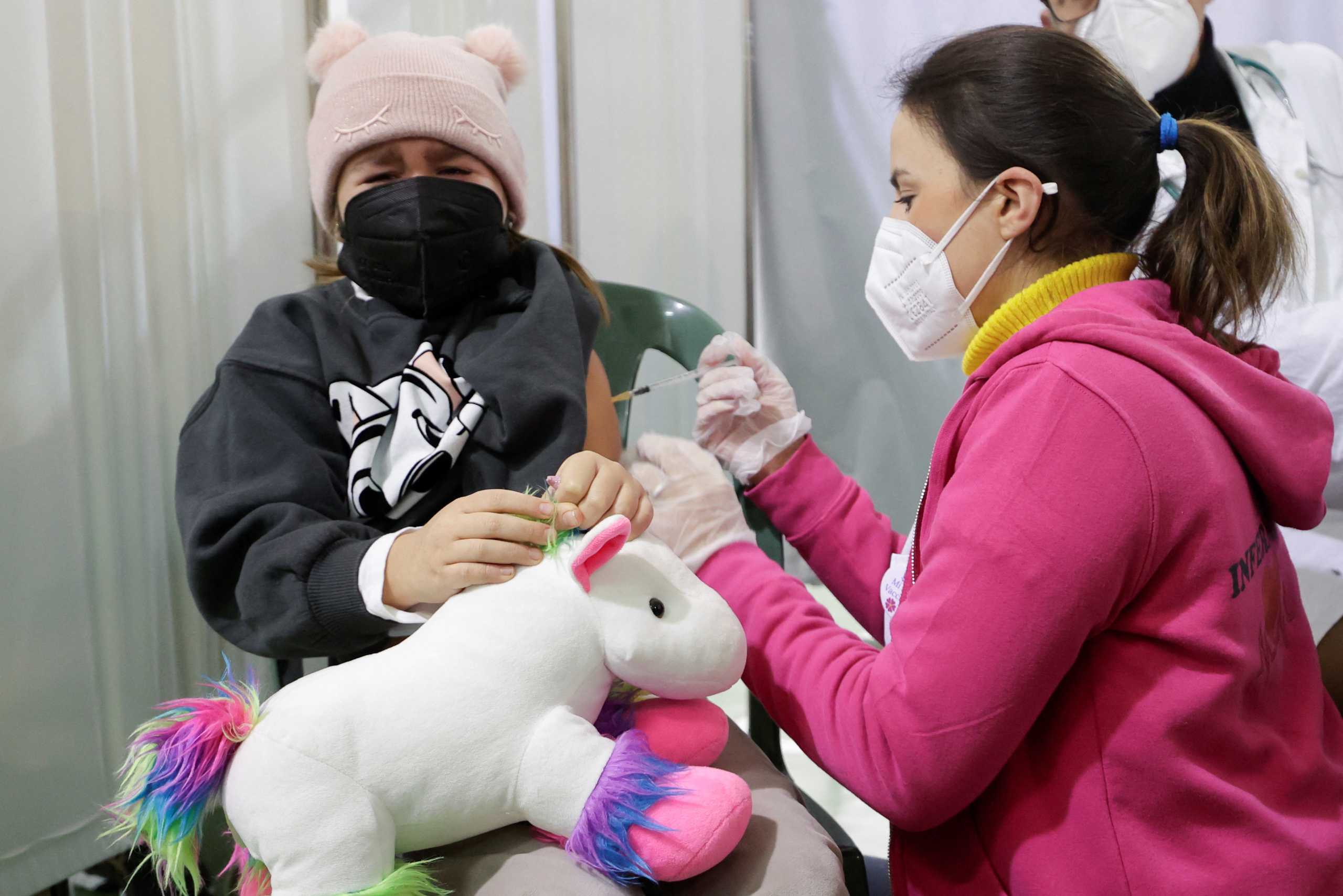 A pupil receives a coronavirus disease (COVID-19) vaccination at a primary school in Naples, Italy, January 12, 2022. REUTERS