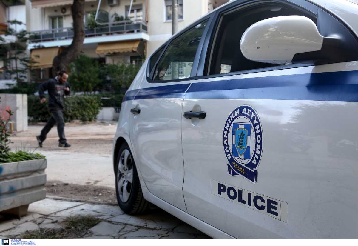 Μεγάλη αστυνομική επιχείρηση στη Δυτική Αττική – Ξηλώνουν σπείρα που εξαπατούσε ηλικιωμένους για δήθεν τροχαία