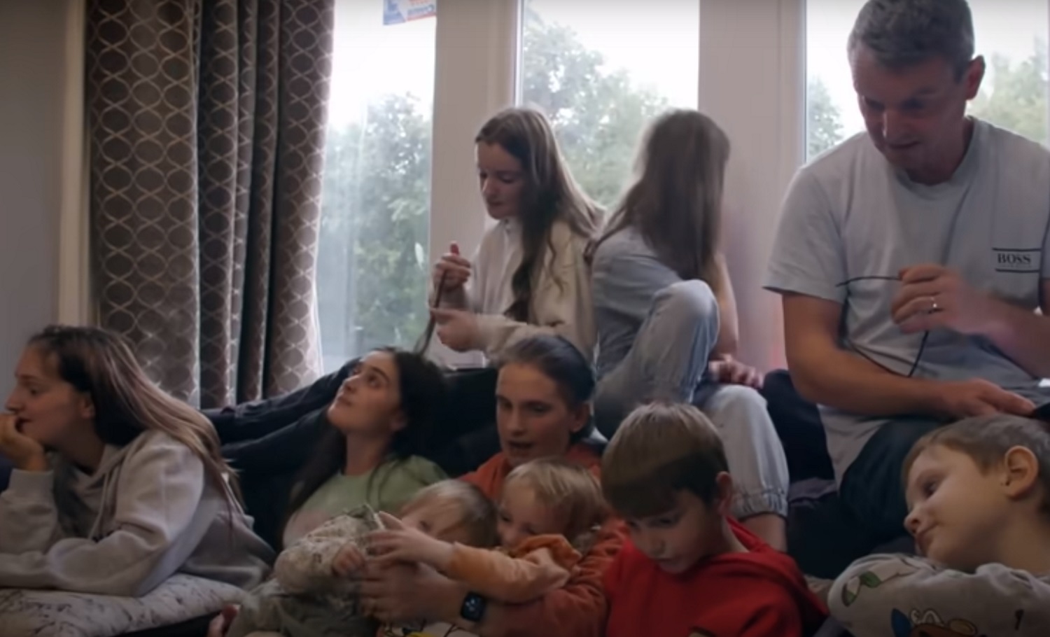 Βρετανία: Οικογένεια με 22 παιδιά περιμένει να υποδεχθεί το 8ο εγγόνι της