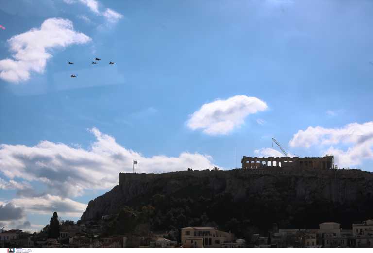 Τα Rafale πάνω από την Ακρόπολη: Εντυπωσιακές εικόνες