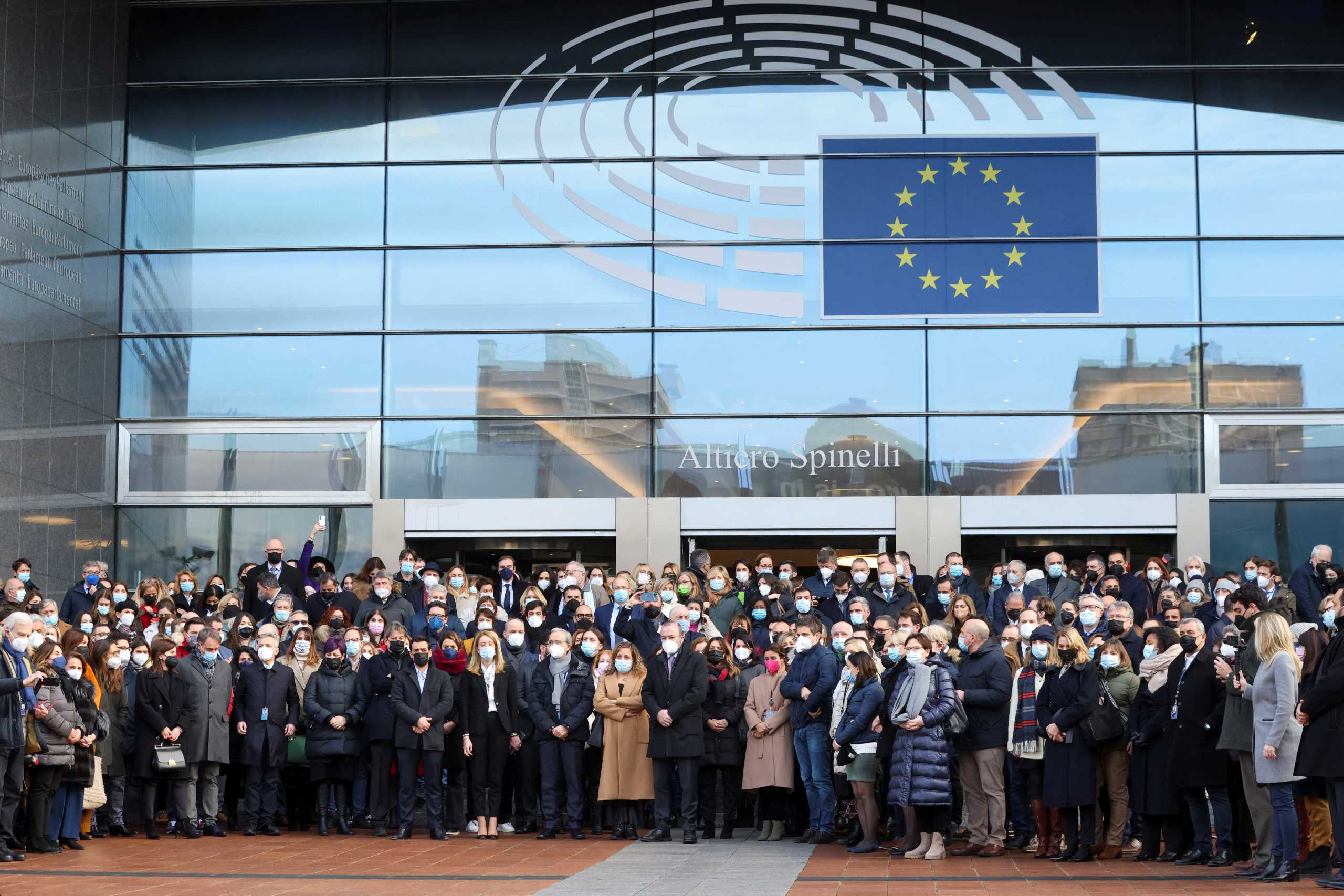 Νταβίντ Σασόλι: Ενός λεπτού σιγή έξω από το Ευρωπαϊκό Κοινοβούλιο στη μνήμη του