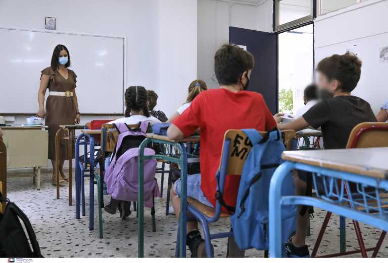 Δημοσθένης Σαρηγιάννης: Έτσι θα ανοίξουν τα σχολεία με ασφάλεια - Τι προτείνει για τεστ και μάσκες