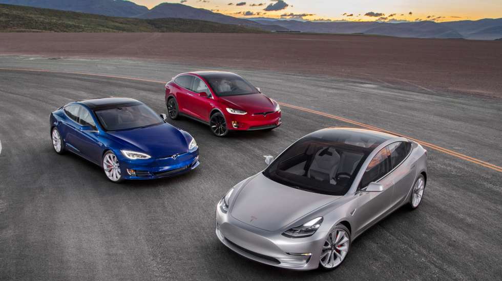 Tesla: Ξεκινά προσεκτικά το 2022 με την εξαιρετική περσινή χρονιά