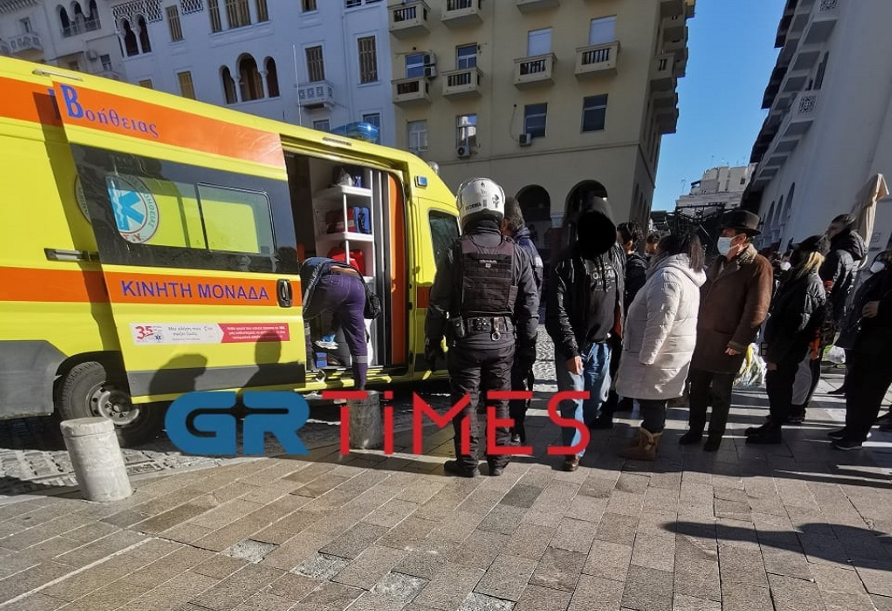 Θεσσαλονίκη: Διασώστες του ΕΚΑΒ έσωσαν τη ζωή 53χρονης μετά από μια ώρα «μάχης»