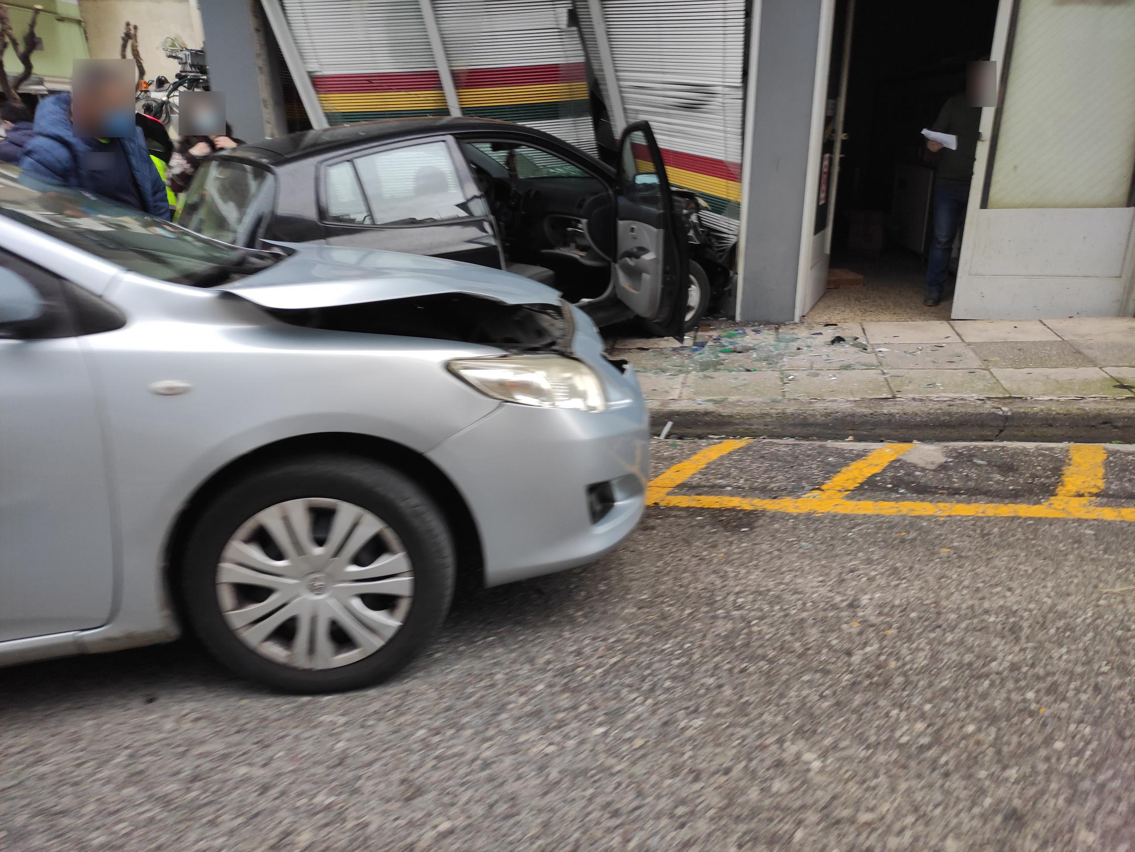 Αγρίνιο: Τροχαίο με παίκτη του Παναιτωλικού – Το αυτοκίνητο που οδηγούσε μπήκε μέσα σε κατάστημα