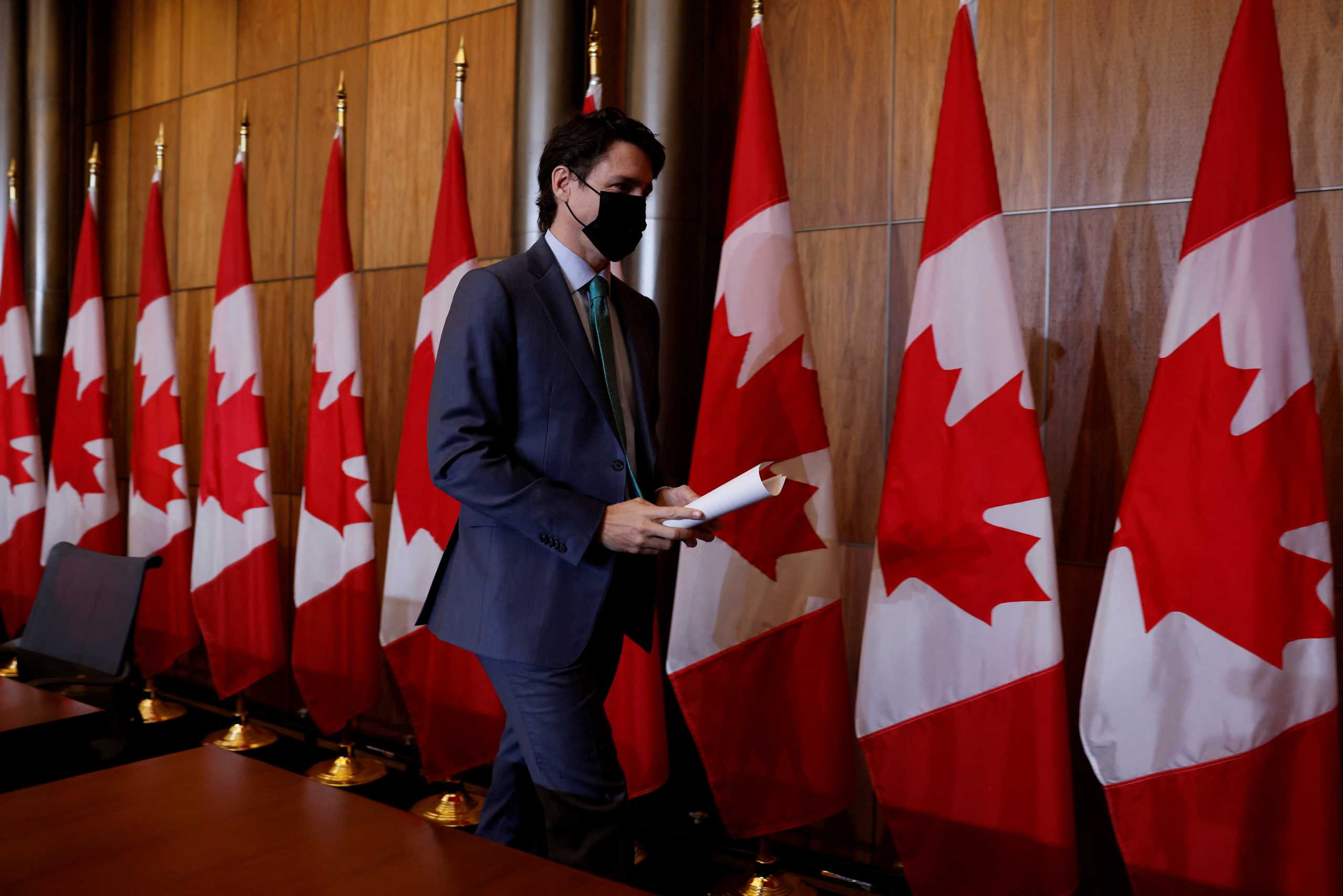 Canada's Prime Minister Justin Trudeau leaves a news conference, as the latest Omicron variant emerges as a threat amid the coronavirus disease (COVID-19) pandemic, in Ottawa, Ontario, Canada January 5, 2022. REUTERS
