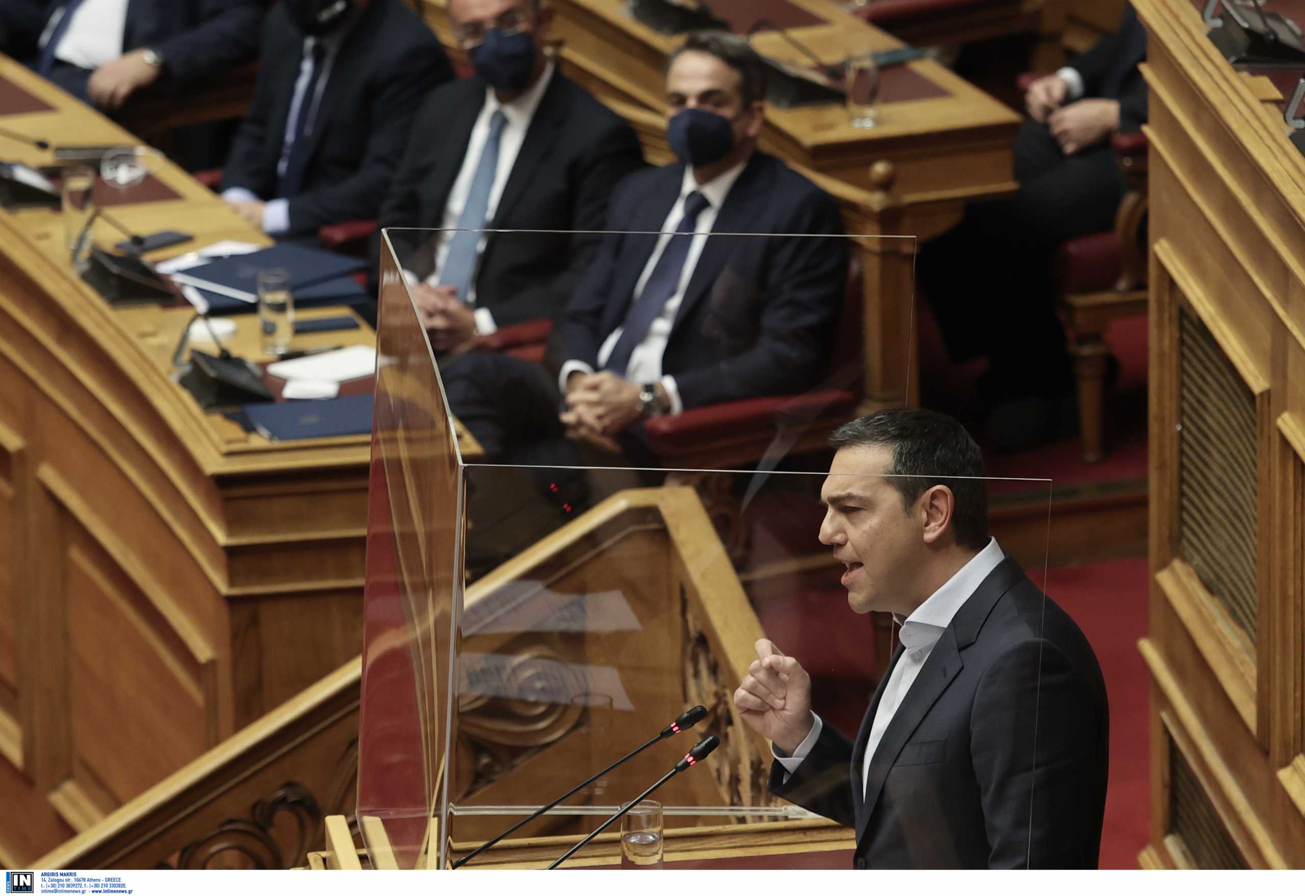 ΣΥΡΙΖΑ για πρόταση μορφής: Κοινοβουλευτικά αποδυναμωμένος και χωρίς απαντήσεις για τον χρόνο των εκλογών ο Μητσοτάκης