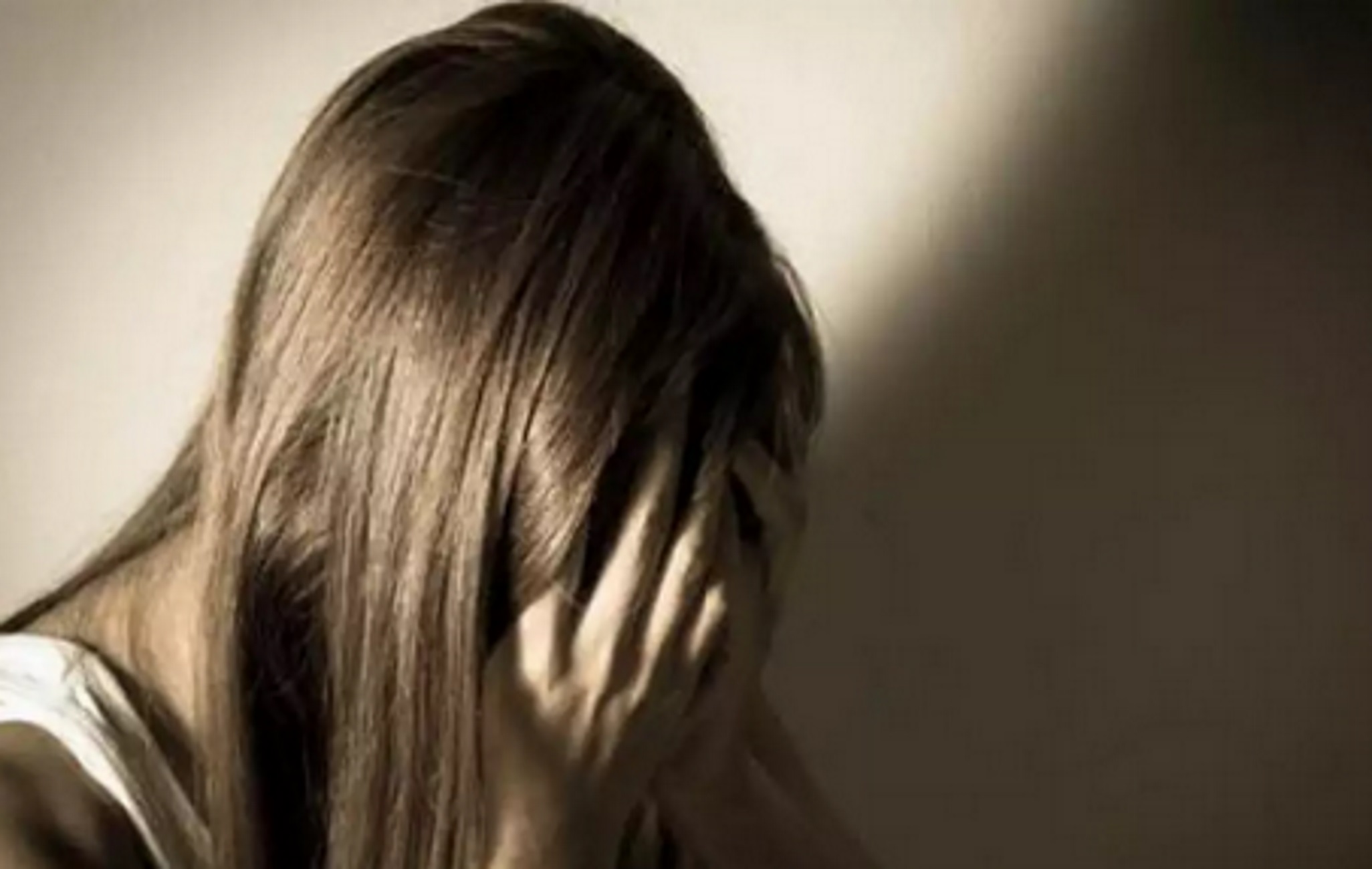 Λακωνία: 13χρονη καταγγέλλει ότι γέννησε το παιδί του βιαστή της, που είναι συγγενής της